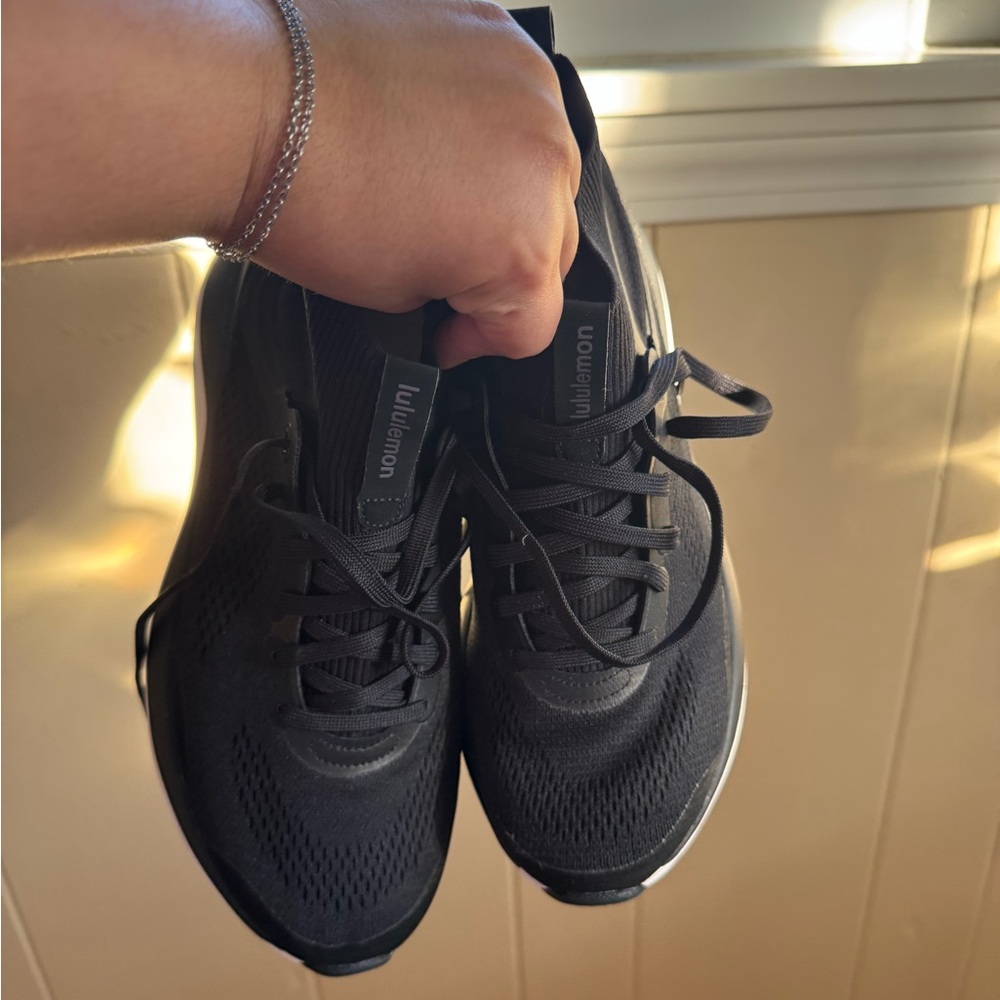 Lululemon Women’s Chargefeel Mid Workout Shoe